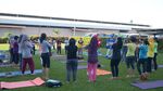 Foto-foto Keceriaan Yoga Tertawa Bersama Komunitas Healthy Friends