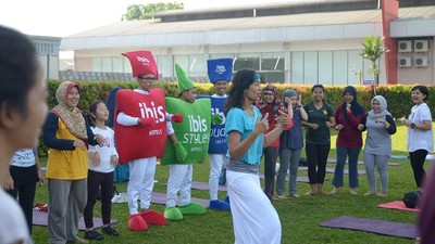 Foto-foto Keceriaan Yoga Tertawa Bersama Komunitas Healthy Friends