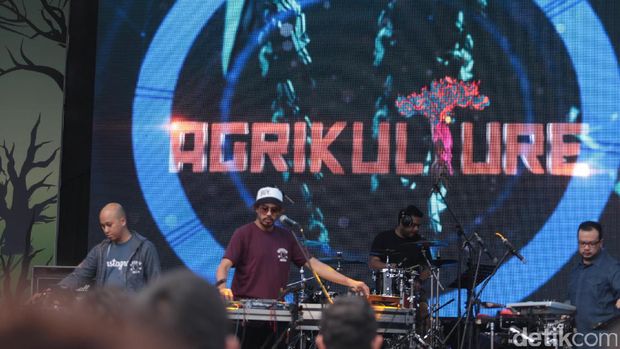 Party Bareng Tony Q Rastafara dan Agriculture di Synchronize Fest 2016