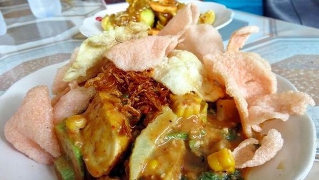 Kalau Lewat Cikini, Jangan Lupa Jajan Gado-gado, Ikan Bakar atau Sushi