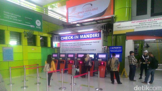  Suasana di Stasiun Gambir, Jakarta Pusat, Senin (31/10/2016)