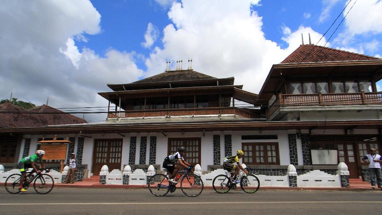 Tour De Linggarjati 2016/Foto: ANTARA FOTO/Dedhez Anggara Tour De Linggarjati 2016/Foto: ANTARA FOTO/Dedhez Anggara
