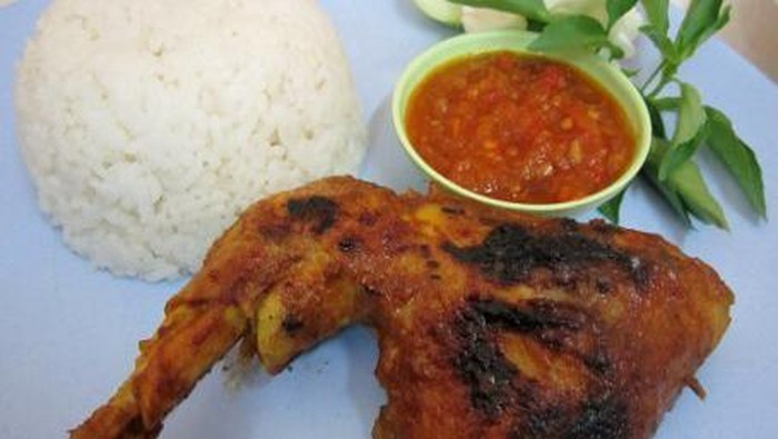 Bosan dengan Ayam Goreng? Ayo, Bikin Ayam Bakar Rawit dan 