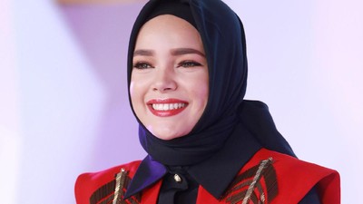Manisnya Dewi Sandra Bikin Terpikat