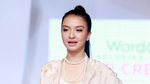 Gaya Raline Shah dengan Rambut Cepol Atas