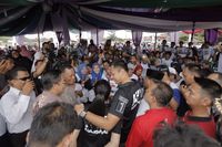 Ditanya Warga, Agus Kembali Pastikan Tak Akan Hapus KJP dan KJS