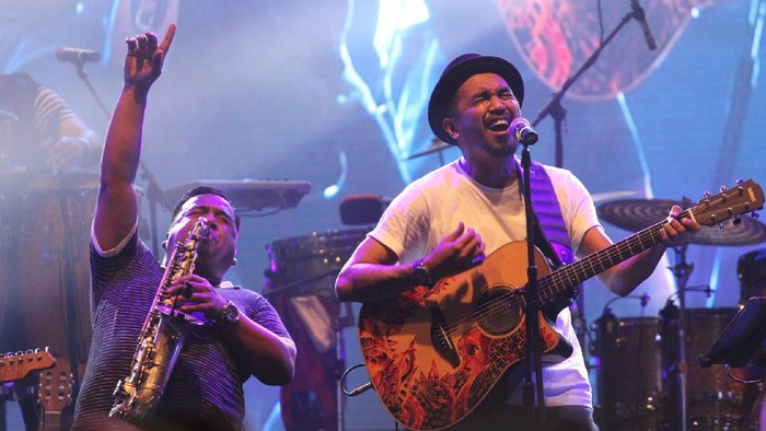 Glenn Fredly Glenn Fredly di Synchronize Fest.