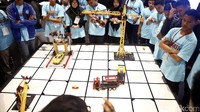 Para peserta beradu kecanggihan robot dalam kompetisi Robotik Madrasah 2016.