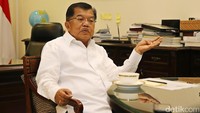 Dalam wawancara itu, JK bicara berbagai masalah termasuk ekonomi.