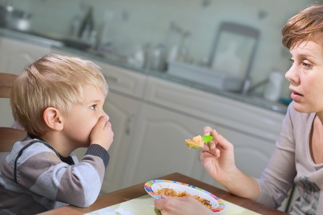 5 Siasat Ini Bisa Mencegah si Kecil Jadi Picky Eater