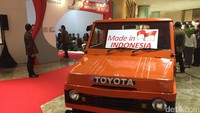 Kijang generasi pertama dipamerkan di Lotte Artpreneur, Kuningan. Kijang disebut sebagai mobil tersukses Toyota selama 45 tahun di Indonesia. Foto: Dadan Kuswaraharja