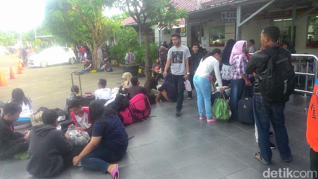  Suasana di Stasiun Pasar Senen, Senin (31/10/2016)