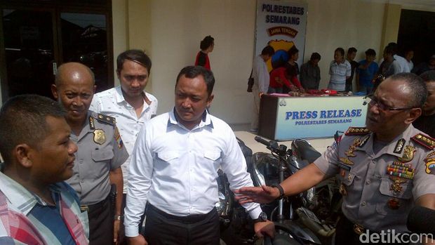  Kapolrestabes Semarang, Kombes (Pol) Abiyoso Seno Aji saat rilis penangkapan komplotan pencuri motor, Senin (31/10/2016).