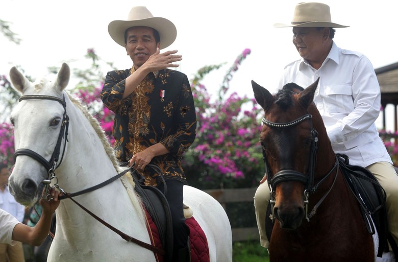 Denny JA: Pilpres 2019 Head to Head Jokowi Lawan Kubu Prabowo Denny JA: Pilpres 2019 Head to Head Jokowi Lawan Kubu Prabowo