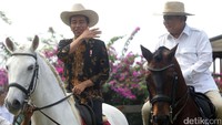 Jokowi mendatangi kediaman Prabowo di Hambalang pada 31 Oktober 2016. Di sana, Jokowi diajak naik kuda bersama Prabowo (Foto: Grandyos Zafna)