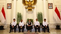 WNI yang dibebaskan tersebut atas nama Sudirman (24) asal Medan, Adi Manurung (32) asal Medan, Elson Pesireron (32) asal Ambon, dan Supardi asal Cirebon.