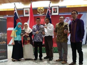 Mahasiswa RI di Perth Luncurkan Buku Pelangi dari Selatan