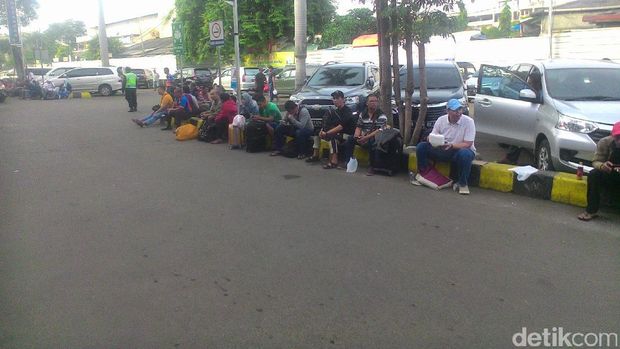 Suasana di Stasiun Senen, Senin (31/10/2016)