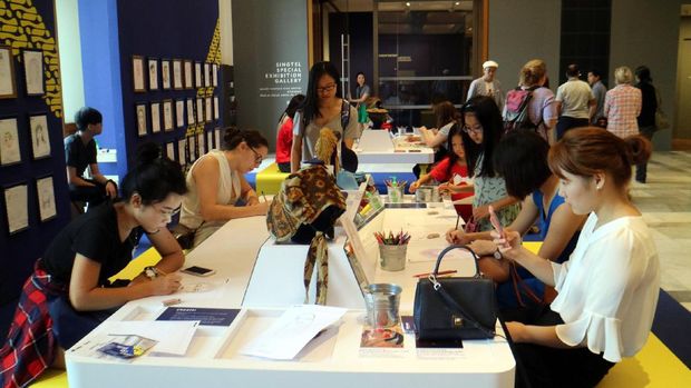 Pengunjung NGS berekspresi dengan menggambar sendiri (Okdwitya Karina Sari/detikTravel)