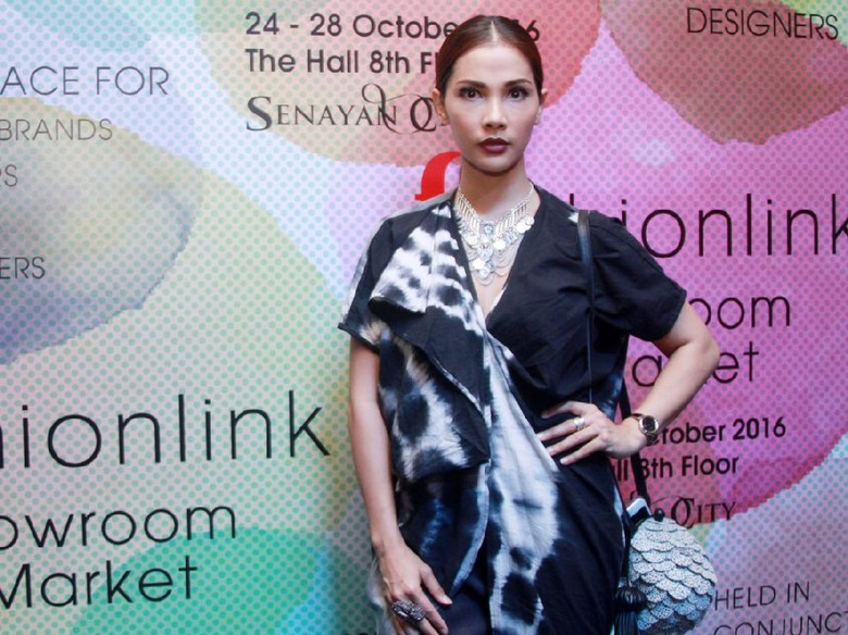 Nadia Mulya Selalu Usahakan Tiga Anaknya Ikut ke Mana Saja Nadia Mulya Selalu Usahakan Tiga Anaknya Ikut ke Mana Saja