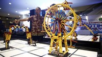 Sejumlah robot karya siswa-siswi Madrasah unjuk kebolehan dalam kompetisi robotik yang digelar oleh Kementerian Agama.
