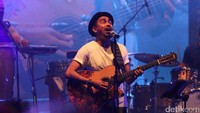 Keberhasilan Glenn Fredly dalam meramu lagu semakin terlihat dalam album selanjutnya, yakni Kembali (2000) dengan hits Kasih Putih, Rame-Rame, hingga Kembali. Foto: Pool/Ismail