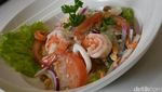 Belajar Bikin Deep Fried Gurame with Chili Sauce dan Tom Yum Pla Langsung Bersama Nyonya Pop