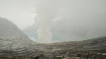 Semangat Para Penambang Belerang di Kawah Ijen