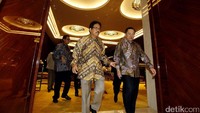 Menteri Agraria dan Tata Ruang/Kepala BPN, Sofyan Djalil berbincang dengan Ketum DPP REI Eddy Hussy.