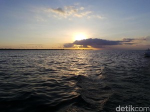 Bukan Cuma Bawah Laut, Sunset di Wakatobi Juga Menawan