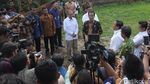Aksi Jokowi dan Prabowo Naik Kuda