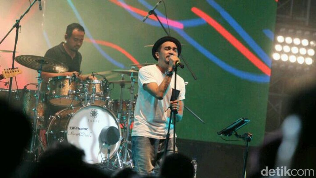 Uhuy... Aura Kasih dan Glenn Fredly Jalan Bareng Lagi