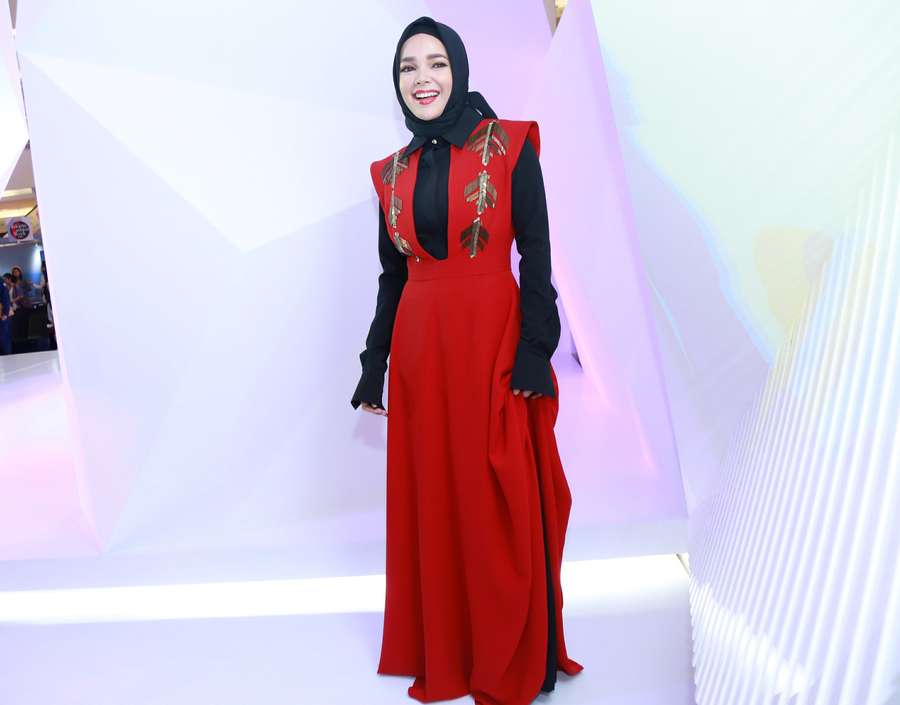 Manisnya Dewi Sandra Bikin Terpikat