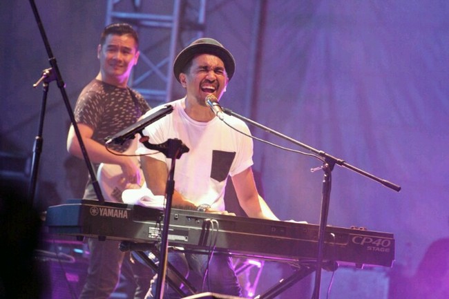 Dalam sebuah kesempatan beberapa tahun lalu, pria bernama lengkap Glenn Fredly Deviano Latuihamallo ini sempat mengungkapkan alasannya suka memakai tersebut. Saya senang aja pakai topi. Nyaman, kelihatan awet muda. Hahaha, ungkap Glenn Fredly sambil berseloroh. (Foto: Ismail/detikHOT)