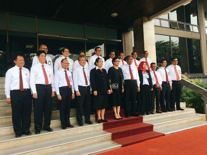 Serba Hitam, Sri Mulyani Pimpin Upacara Hari Oeang di Kemenkeu