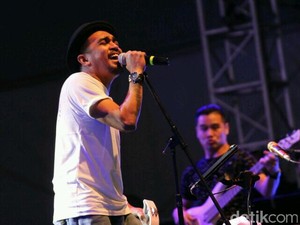 Selain Album Solo, Glenn Fredly Punya Banyak Proyek Musik Tahun Ini