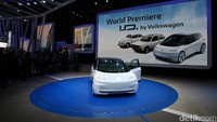 Dengan platform MEB, mobil ini dikatakan akan mampu menggendong baterai yang lebih besar, bisa diisi dengan cepat dan juga bisa menggunakan teknologi mobil otonom alias otomatis. Mobil listrik VW ini memang menjadi salah satu model mobil listrik keren, karena mobil ini akan termasuk dalam 27 mobil listrik yang akan diperkenalkan VW hingga 2022. Foto: Volkswagen via Newspress