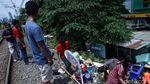Bangunan Liar di Pinggir Rel KA Dibongkar
