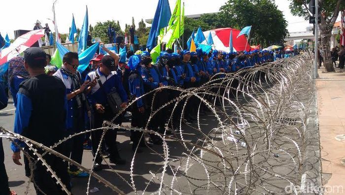Demo buruh. Foto: Imam Wahyudiyanta Demo buruh. Foto: Imam Wahyudiyanta