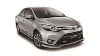 Di sisi eksterior, sentuhan terbaru pada TRD Sportivo tersemat pada kehadiran new trunk spoiler, dan new sticker design. Foto: dok. Toyota