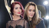 Mereka kompak tampil dalam busana berwarna hitam. Pool/Ismail/detikFoto.