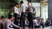 Ratusan aparat kepolisian ini didatangkan dari Jawa Timur.