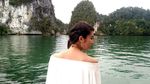 Batu Pensil Raksasa di Tengah Laut Raja Ampat