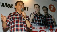 Ahok menghadiri launching penggalangan dana kampanye di Rumah Lembang, Jalan Lembang No. 25, Jakarta Pusat, Selasa (1/11/2016). Dia hadir dengan mengenakan kemeja kotak-kotak.