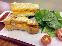 Frenchie: Menikmati <i>Escargot</i> dan <i>Sandwich</i> Daging Keju Berharga Ekonomis di Resto Prancis