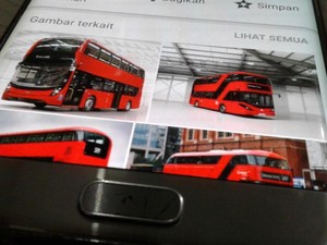 Risma Lihat Pabrik Bus Tingkat di London, Menyiapkan untuk Kota Surabaya?