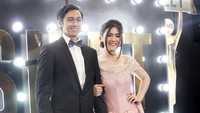 Mereka terlihat happy saat berpose bersama di depan kamera. Pool/Ismail/detikFoto.