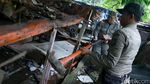 Bangunan Liar di Pinggir Rel KA Dibongkar