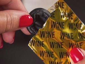 Sekarang Botol Wine Juga Punya Kondom Khusus