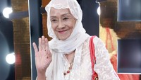 Artis yang selalu tampil energik itu tetap terlihat happy dan fresh di usianya yang menginjak 80 tahun. Pool/Palevi S/detikFoto.